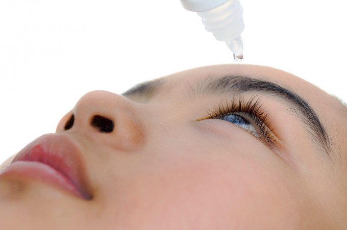 妊娠中に目が痒くなった!妊娠前に使っていた目薬は使用可能?