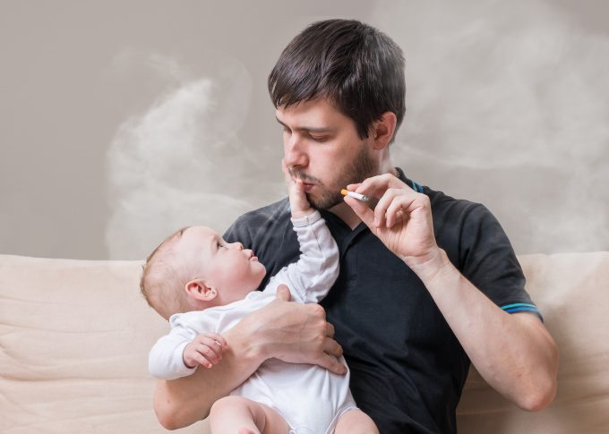 妊娠してる私の横でタバコを吸う旦那・・・赤ちゃんへ何か悪影響はある？